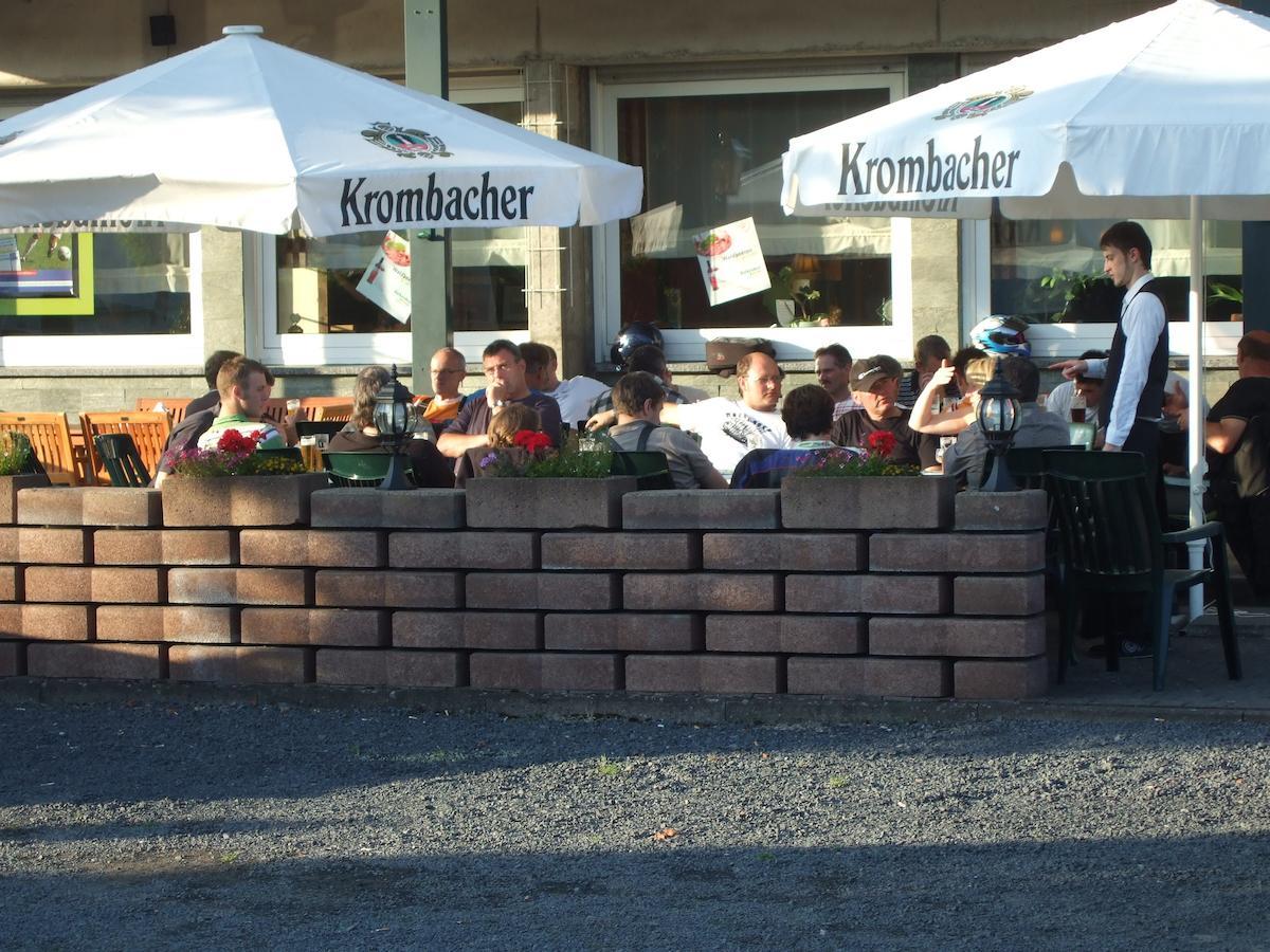 Gasthaus Zur Quelle Бад-Мариенберг Экстерьер фото