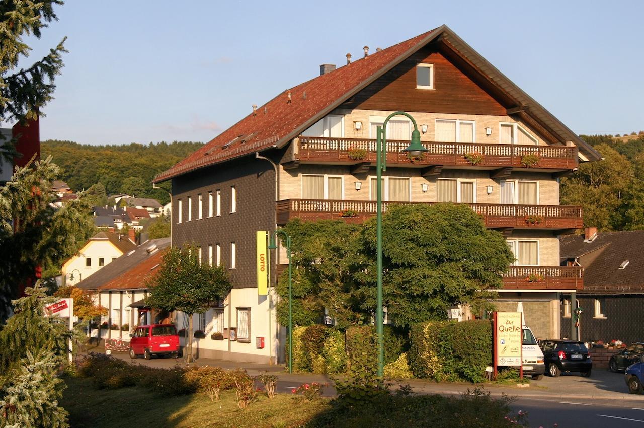 Gasthaus Zur Quelle Бад-Мариенберг Экстерьер фото
