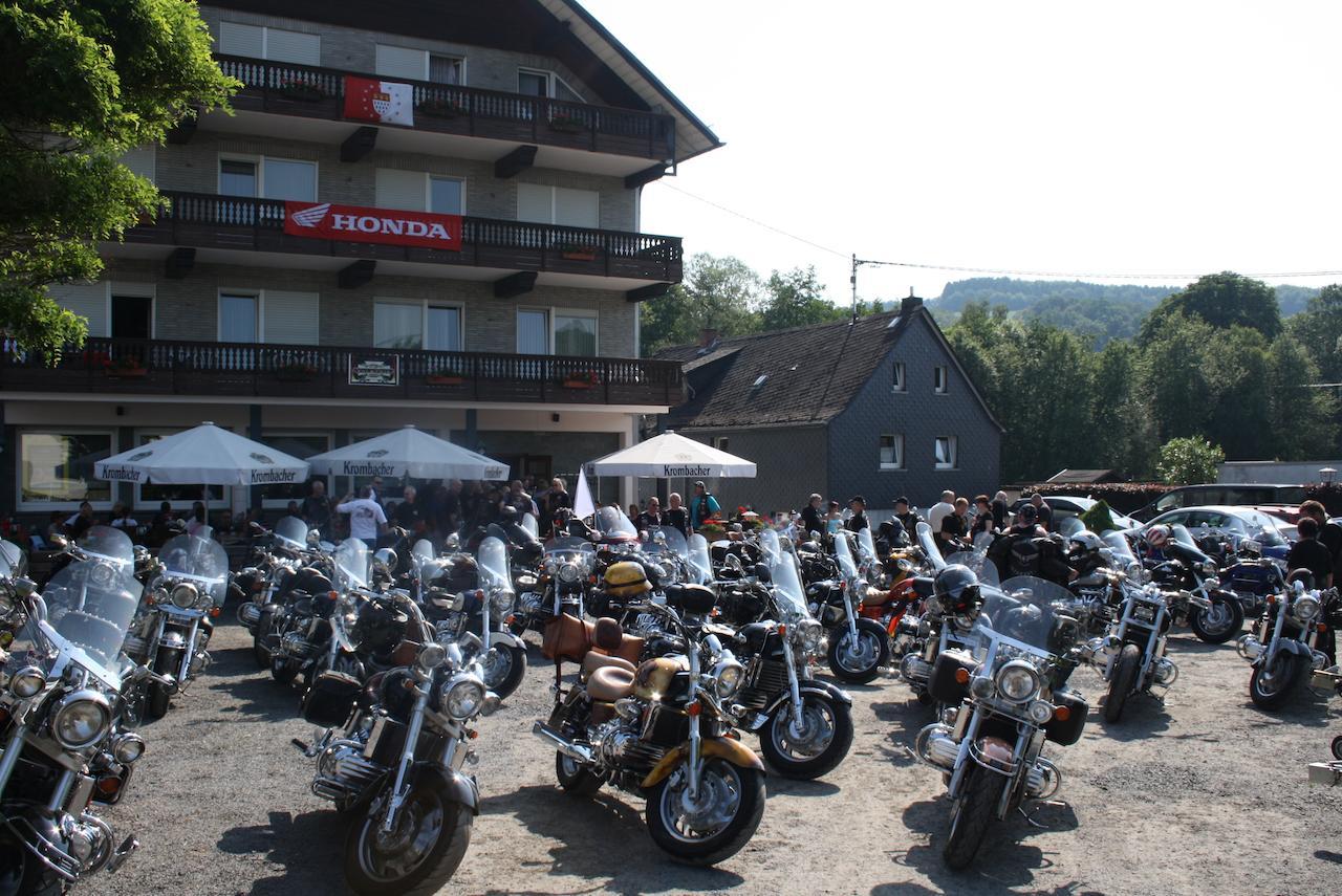 Gasthaus Zur Quelle Бад-Мариенберг Экстерьер фото